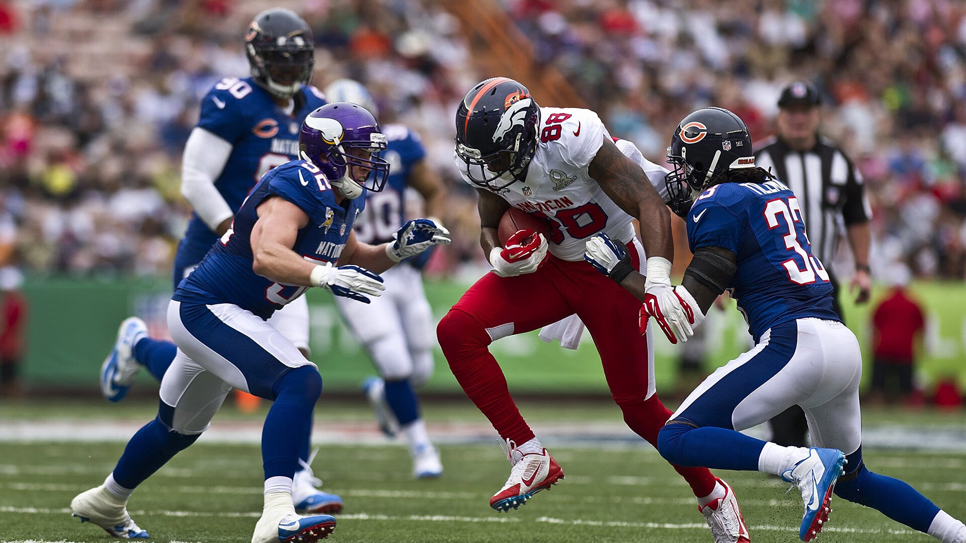 “2025世界运动会:高新体育中心健力赛场,选手挑战世界纪录”