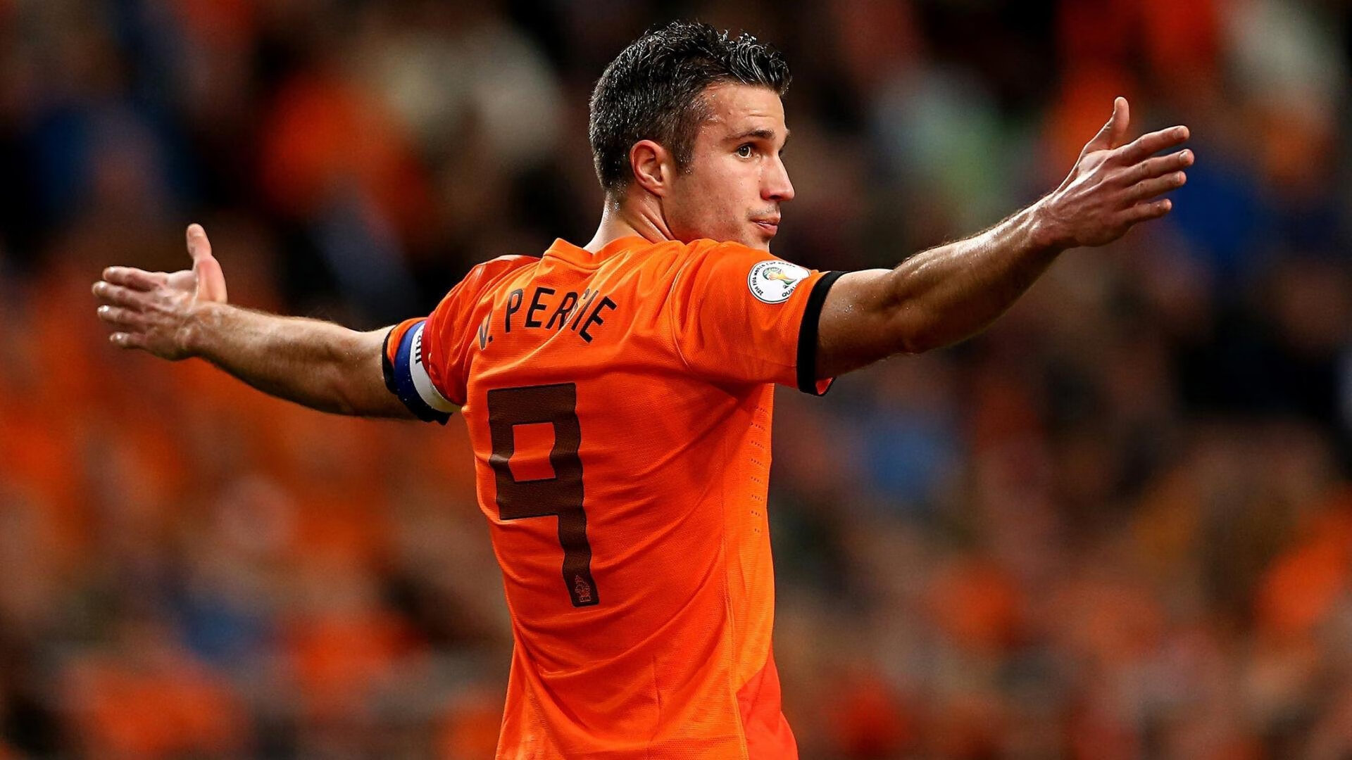 多平台转播提升橄榄球影响力,橄榄球传球的动作视频